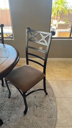 Dinette set with four chairs Dinette set with four chairs