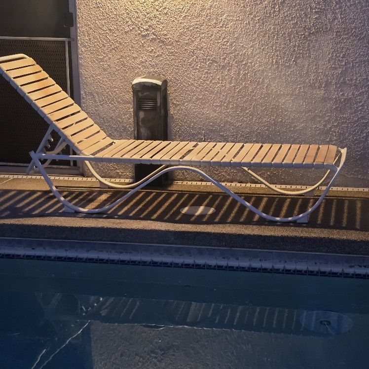 2 Pool Lounge chair