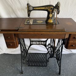 1910 Singer Sewing Machine with Table, Drawers, Pedal - Working