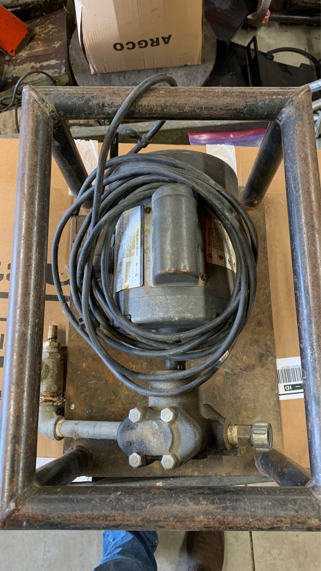 Hydrostatic test pump