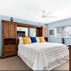 King Size Bedroom Set W/o Mattress