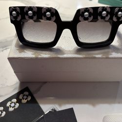 PRADA FLOWER SUNGLASSES LIMITED EDITION for Sale in Miami, FL