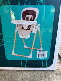 BRAND NEW - Safety 1st Grow and Go 3 in 1 High Chair