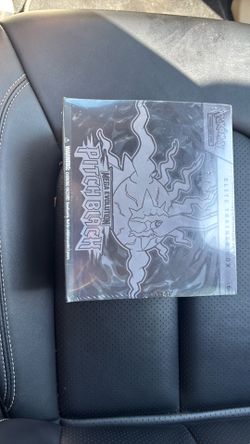 Pokémon Mega Evolution Pitch Black Elite Trainer Box