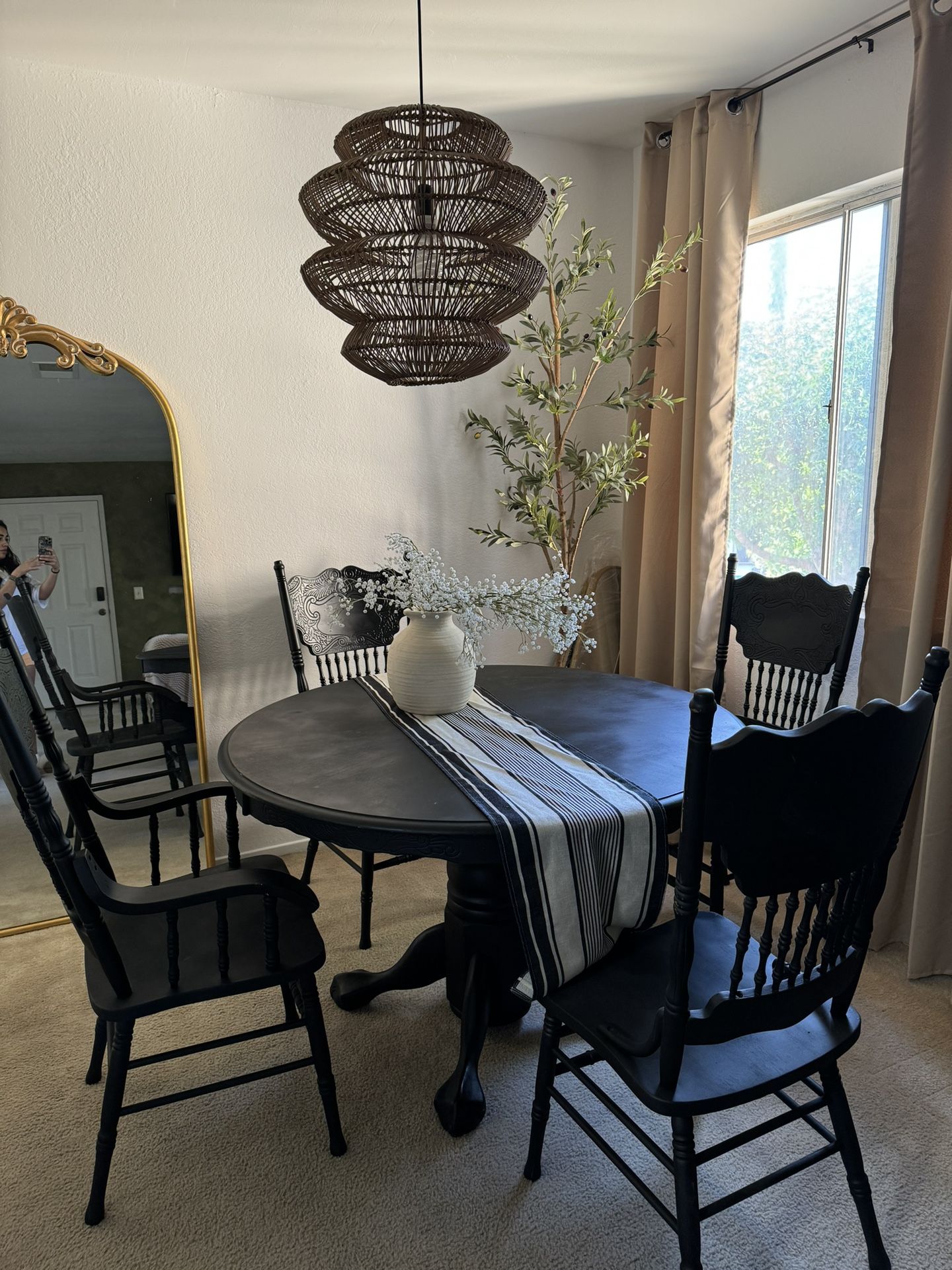 BeautifulKitchen Table W/chairs