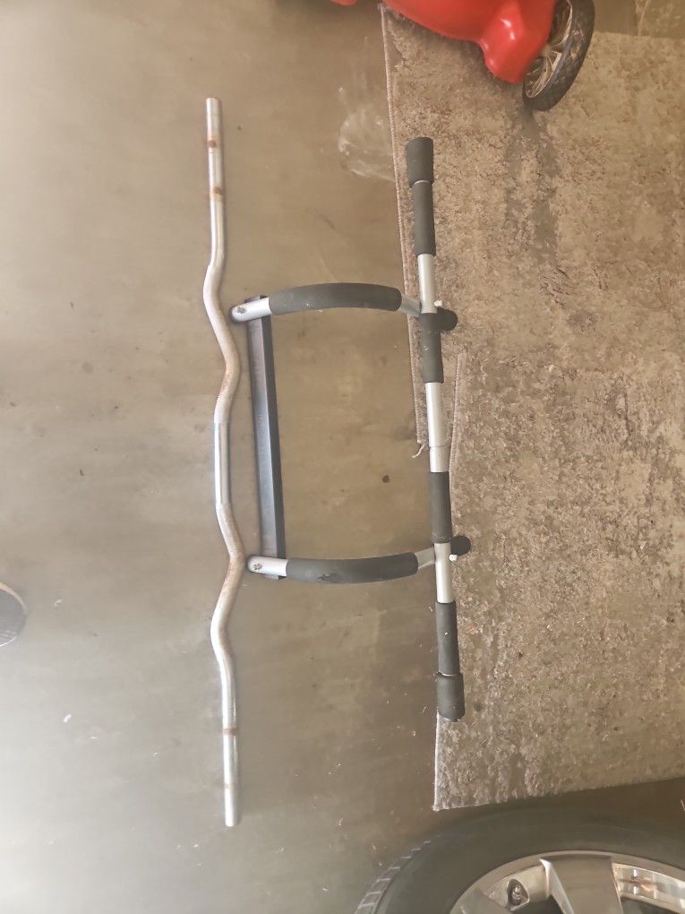 PULL UP BAR & CURL BAR