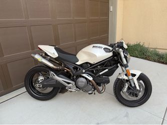 Ducati monster 696