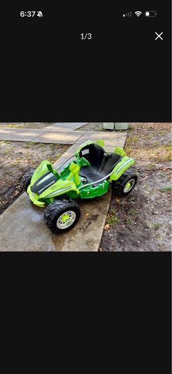 Power wheels electric car, battery and charger included