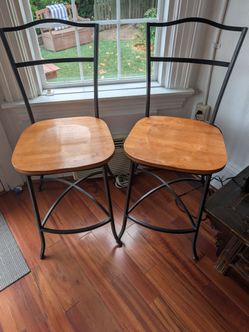 2 Bar stools