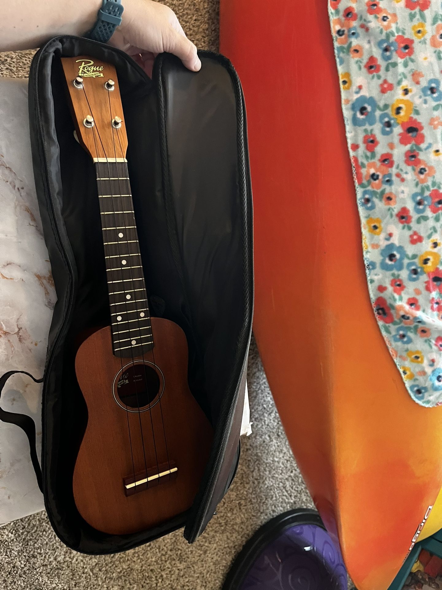 Rogue Fine Instruments Ukulele RU12