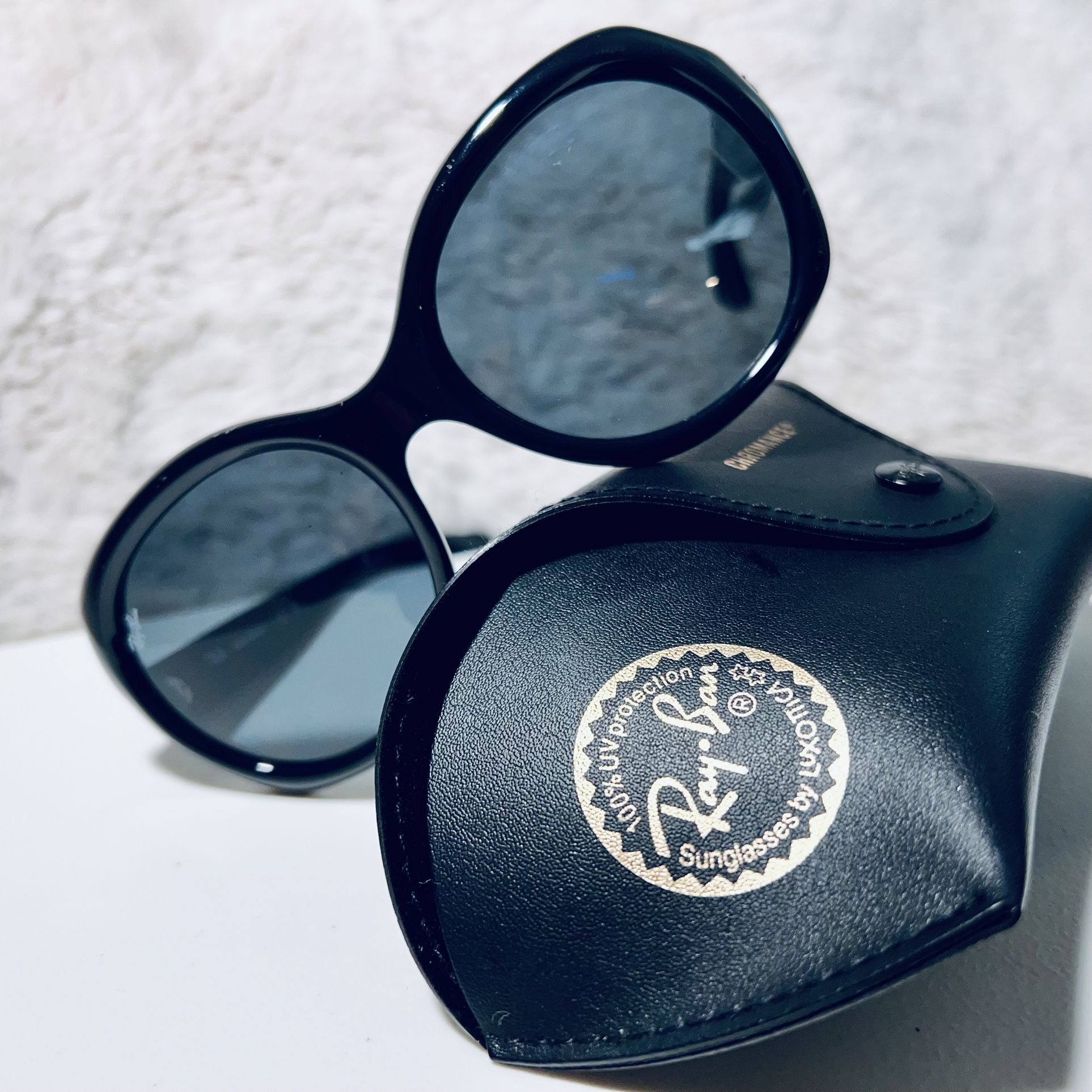 Ray-Ban Woman Sunglasses Black Frame, Green Classic G-15 Lenses, 57MM