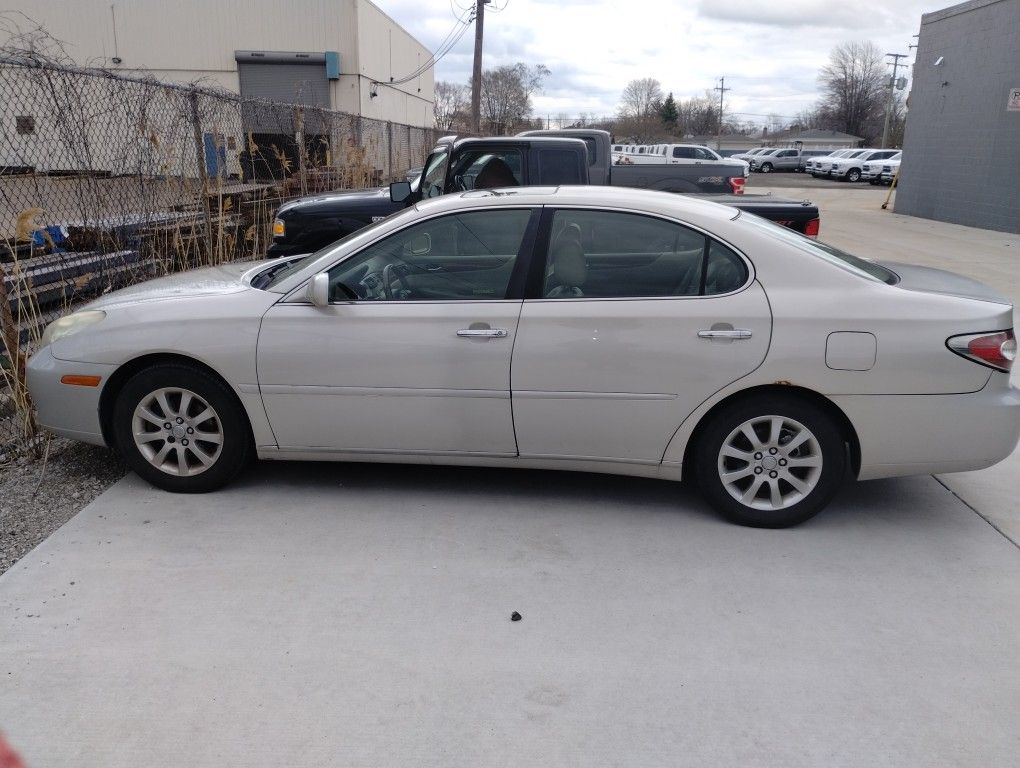 2004 Lexus ES 330