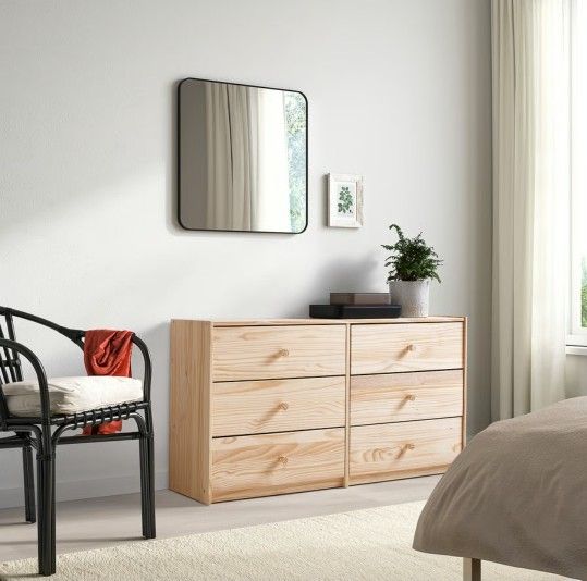 Dresser
6-Drawer Chest, Pine, 122 x 67 cm, plus Pine Shelving
πͺ΅π‘