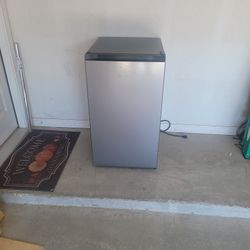 Mini Fridge 