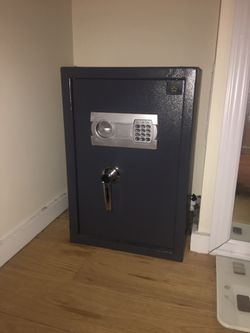 Paragon Deluxe Safe