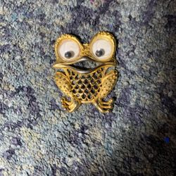 Vintage frog brooch