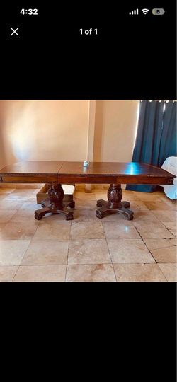 ELEGANT DOIBLE PEDESTAL DINING TABLE!
