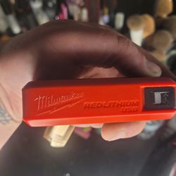 Milwaukee Red Lithium USB Charger & Battery 