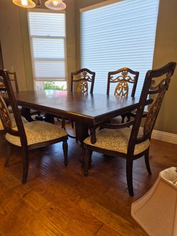 Dinning room table