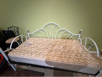 Twin size daybed with mattress and frame