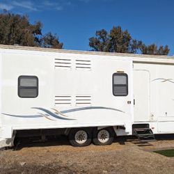 2004 Alfa 5th Wheel 