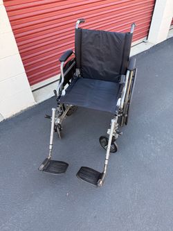 Folding Wheelchair with Detachable Footrests