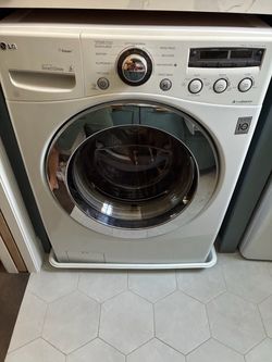LG front load 4.5 cubic ft washing machine.  ***Needs rubber door seal replacement***