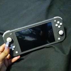 Nintendo switch Lite & 3 Games With A Few Downloaded Games