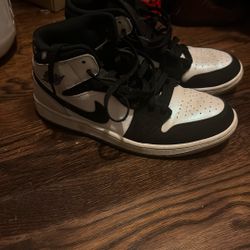 Jordan 1 Mid 