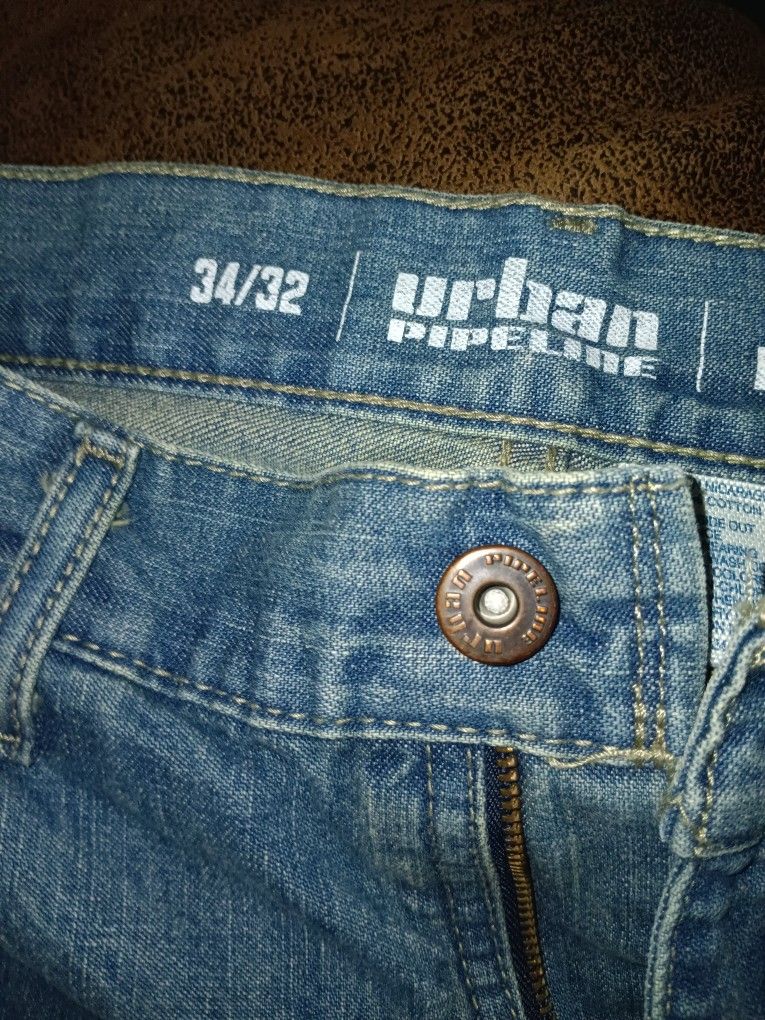 New Urban Pipeline Jeans 34x32, Black And White Reebok Shirts, Grey Hurly T Shirt