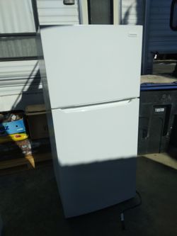 New Frigidaire 18.3 c/f Refrigerator/Freezer