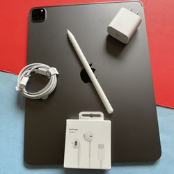 Apple IPad Pro 12.9” 5th Generation (M1 chip/ ID/2021) 256GB with pen, keyboard & Accessories 