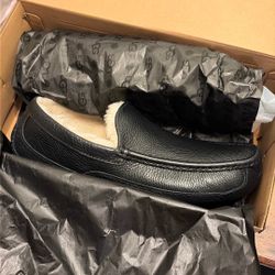 UGGs Men’s Ascot Leather Slippers (NEVER WORN)