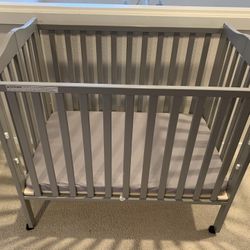 Baby Crib, Mattress and Sheets 