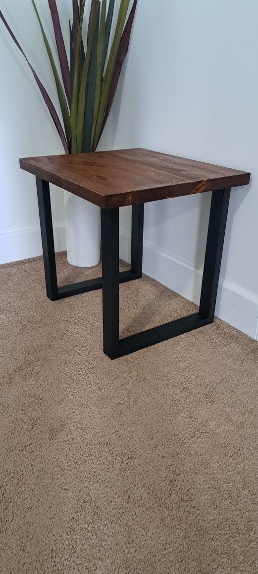 Mid-century Modern End/Side Table