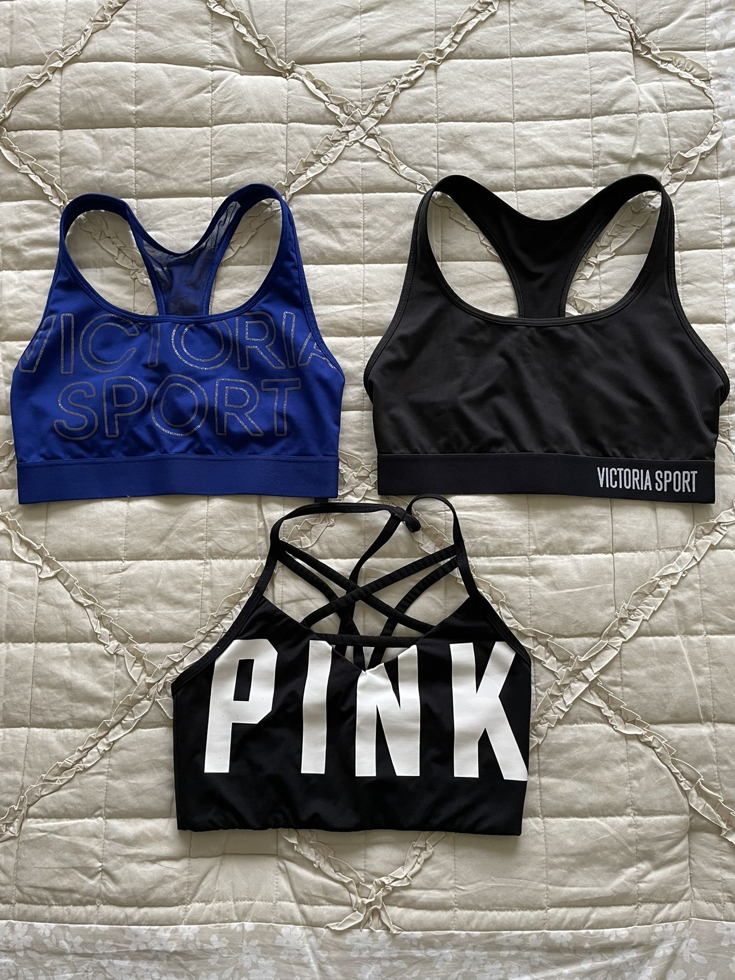 Sports bras from Victoria Secret. Size: S/P (3 pcs)
