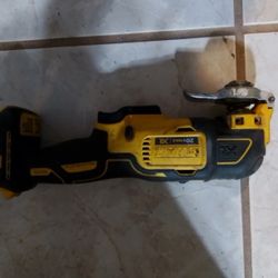 Dewalt 20v Max Xr Multi Oscillating Tool With Battery 