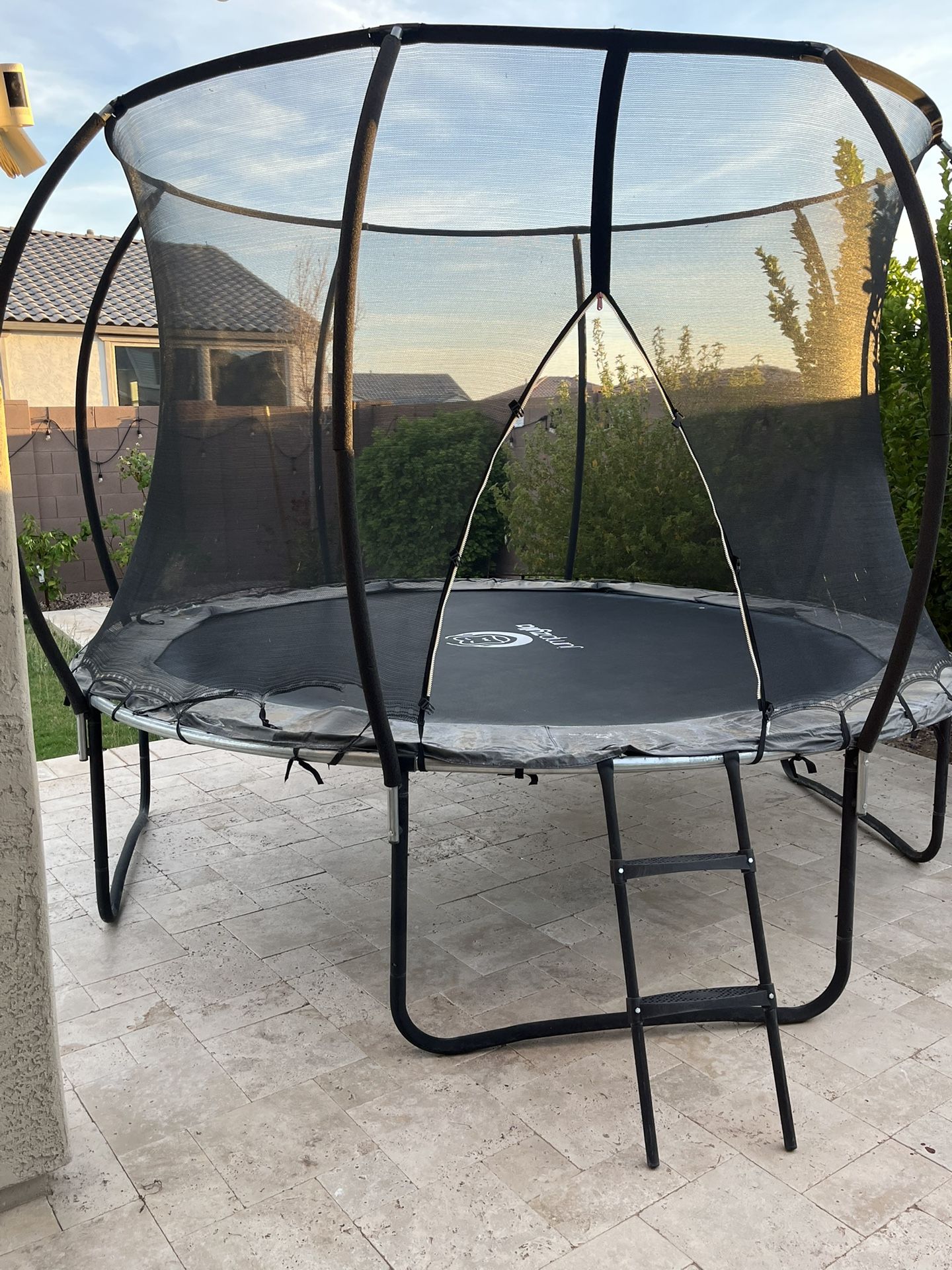 Trampoline ( Jumpzylla)10ft with new Enclosure (net) Available