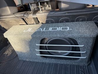 JL Audio 10" W3v3 Subwoofer - Factory H.O. Wedge Enclosure (HO110RG-W3v3)