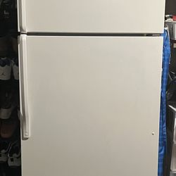 Whirl Pool Refrigerator 