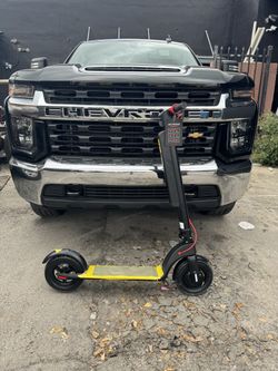 New In Box Electric Scooter W/ Bluetooth 27 Mph!