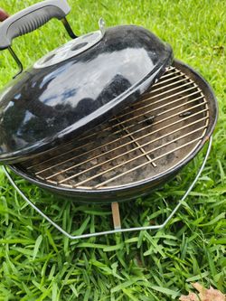 Small portable barbecue pit