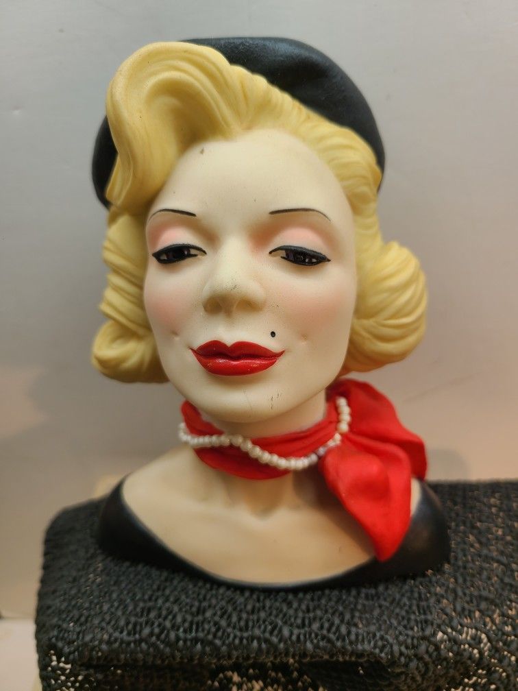 CAMEO GIRLS HEAD VASE. BRAND NEW