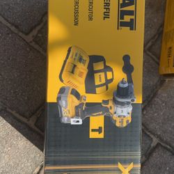 DEWALT 20V XR Lithium-Ion Cordless Hammer Drill Kit with 8.0 Ah Battery, Charger and Kit Bag