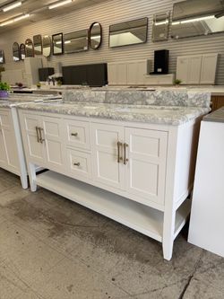 White marble bathroom vanity 61