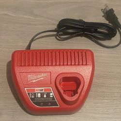 M12 12-Volt Lithium-Ion Battery Charger