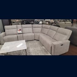 BRAND NEW recliner Couch 