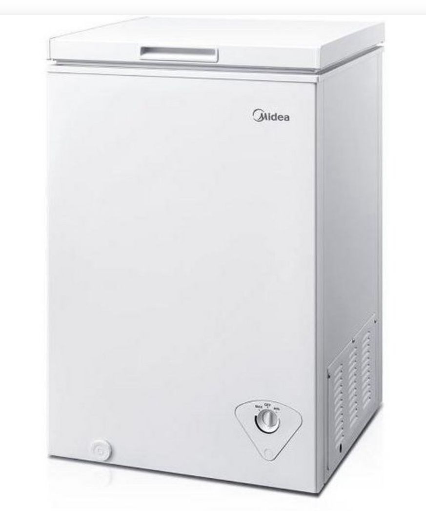 Midea Chest Freezer – 3.5 cu ft – Excellent Condition