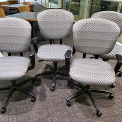 OFFICE DESK CHAIRS (( HAWORTH))