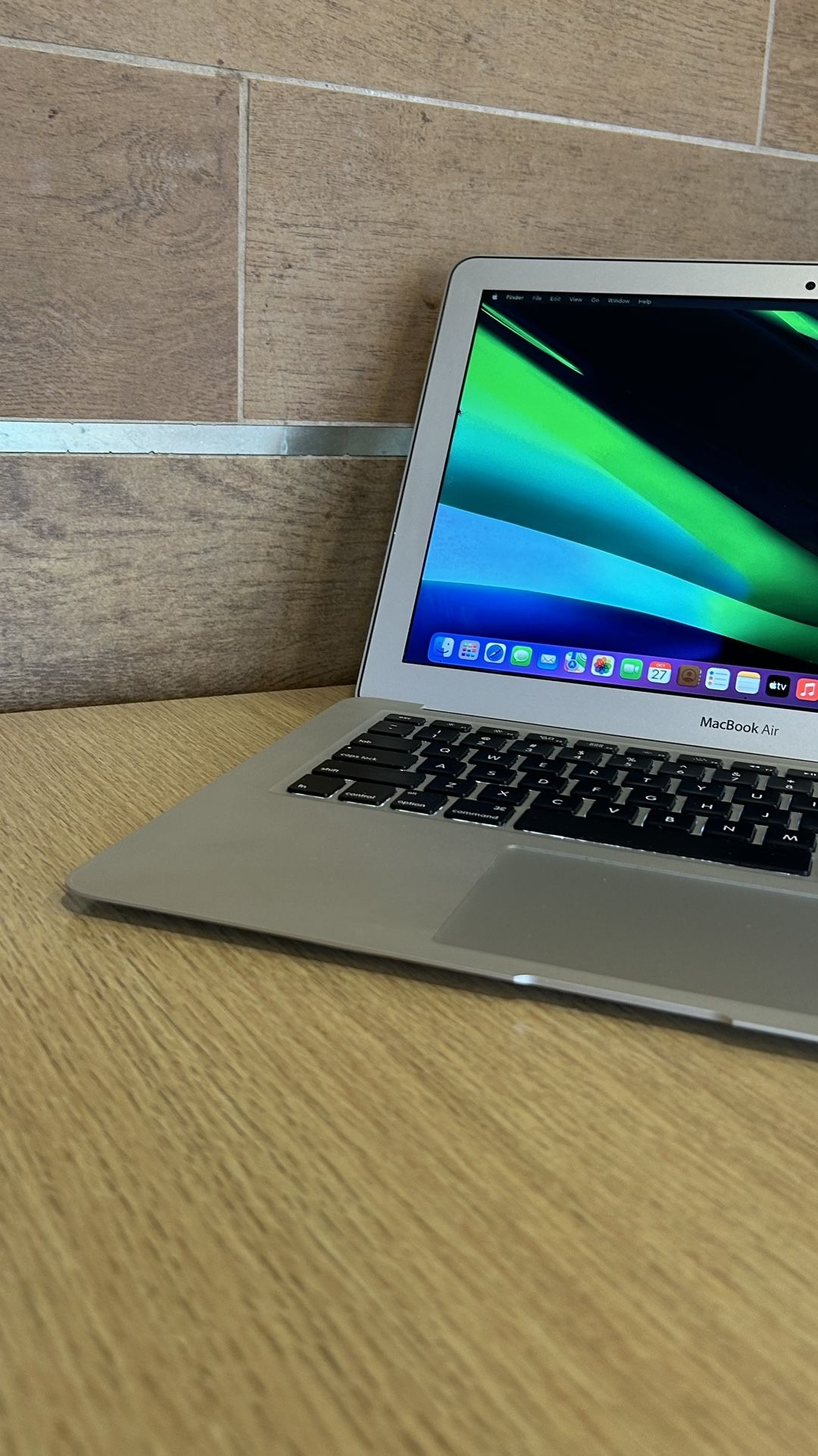 Apple MacBook Air 13” I5/8GB/256GB SSD $200